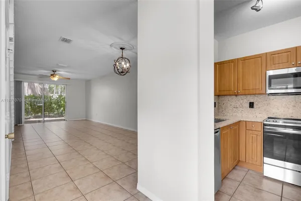 Property Slideshow image 2 of 31 | 7818 catalina cir, Tamarac, FL, 33321