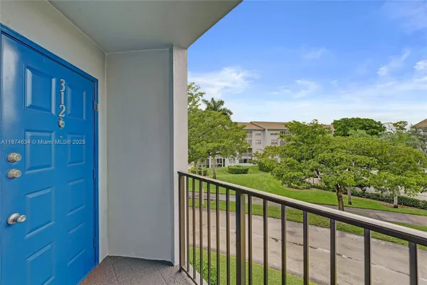 Property Slideshow image 3 of 28 | 800 sw 125th way o312, Pembroke Pines, FL, 33027
