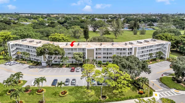 Property Slideshow image 2 of 33 | 4024 lyndhurst i # 4024, Deerfield Beach, FL, 33442