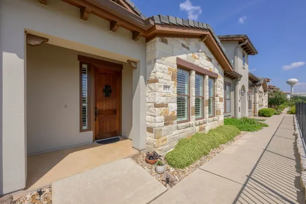 Property Slideshow image 2 of 40 | 107 lucia cir apt 1, Lakeway, TX, 78734