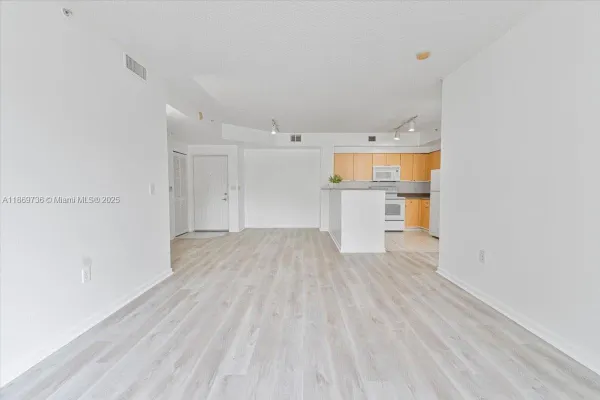 Property Slideshow image 3 of 31 | 7910 n nob hill rd apt 105, Tamarac, FL, 33321