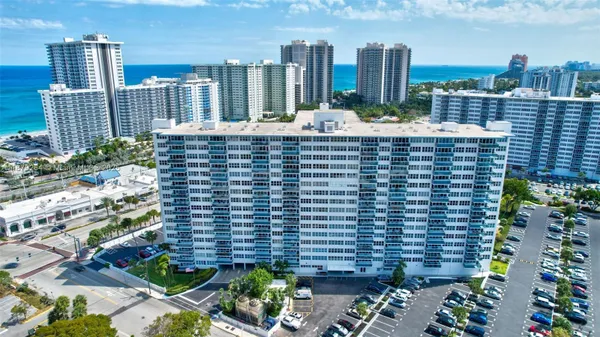 Property Slideshow image 2 of 62 | 3300 ne 36th st 1712, Fort Lauderdale, FL, 33308