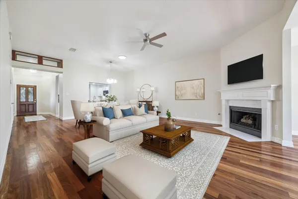 Property Slideshow image 3 of 19 | 3326 s country meadows ln, Pearland, TX, 77584