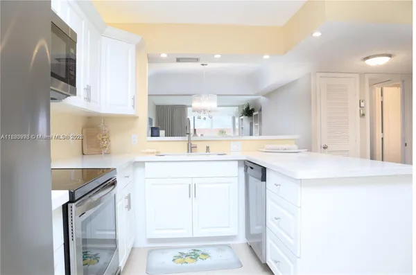 Property Slideshow image 2 of 35 | 23099 barwood ln 304, Boca Raton, FL, 33428