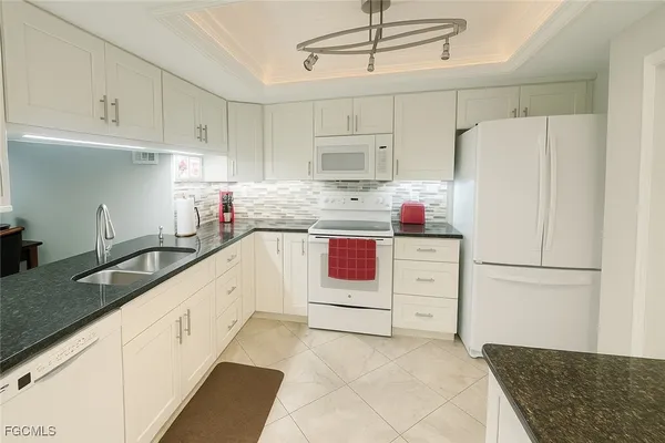 Property Slideshow image 2 of 22 | 11460 caravel cir 5009, Fort Myers, FL, 33908