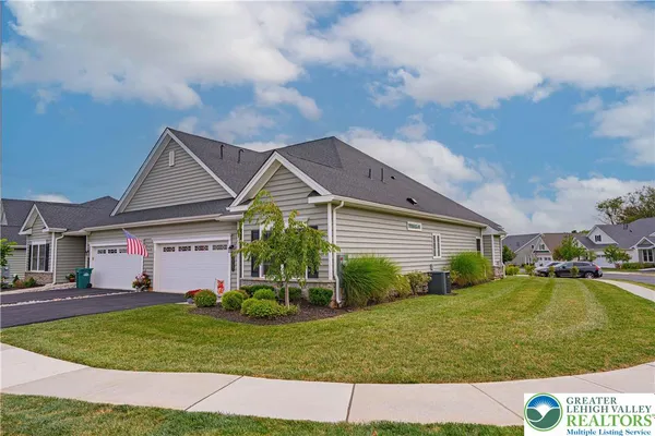 Property Slideshow image 2 of 60 | 3767 founders xing, Easton, PA, 18045