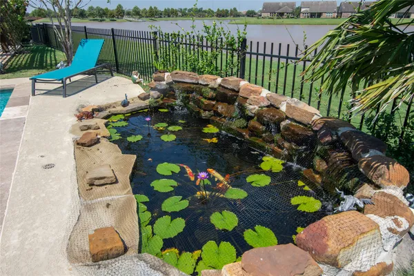 Property Slideshow image 2 of 45 | 442 spindrift cir, Richmond, TX, 77469