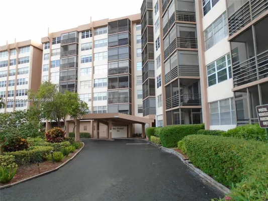 Property Slideshow image 2 of 8 | 1400 saint charles pl apt 222, Pembroke Pines, FL, 33026