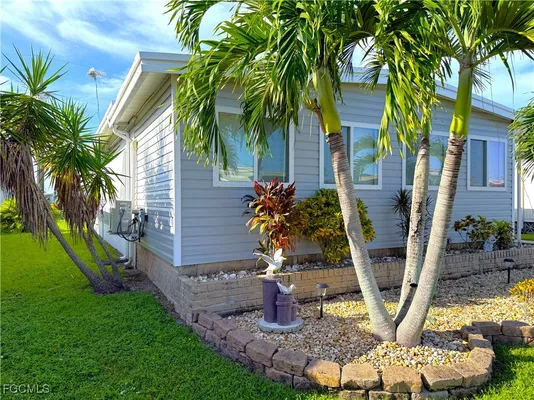 Property Slideshow image 3 of 48 | 5508 ben franklin ln, North Fort Myers, FL, 33917