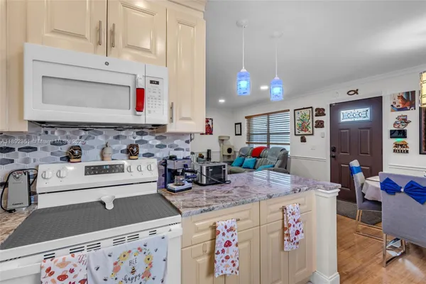 Property Slideshow image 2 of 33 | 765 normandy p # 765, Delray Beach, FL, 33484