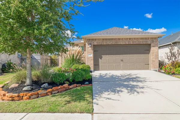 Property Slideshow image 2 of 20 | 5910 pedernales bend ln, Fulshear, TX, 77441