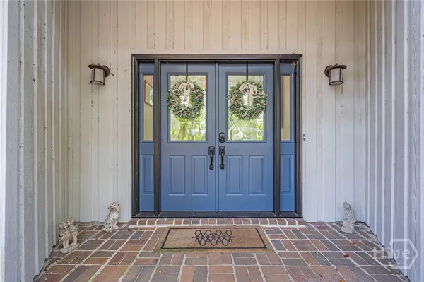 Property Slideshow image 3 of 38 | 4 tomochichi ln, Savannah, GA, 31411