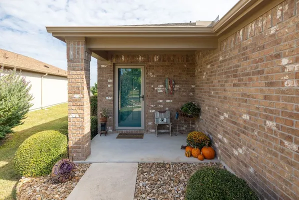 Property Slideshow image 3 of 25 | 118 alamosa creek ln, Georgetown, TX, 78633