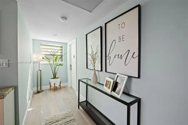 Property Slideshow image 3 of 27 | 900 colony point cir 414, Pembroke Pines, FL, 33026