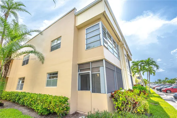 Property Slideshow image 2 of 41 | 402 capri i # 402, Delray Beach, FL, 33484