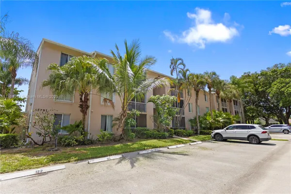 Property Slideshow image 2 of 32 | 13791 oneida dr f2, Delray Beach, FL, 33446