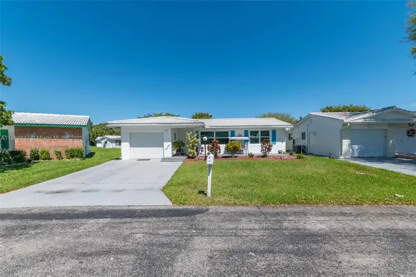 Property Slideshow image 2 of 21 | 9021 nw 13th st, Plantation, FL, 33322