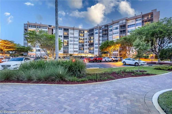 Property Slideshow image 3 of 35 | 1100 saint charles pl apt 717, Pembroke Pines, FL, 33026