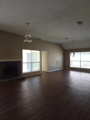 Property Slideshow image 3 of 36 | 2730 n larkspur cir, Pearland, TX, 77584