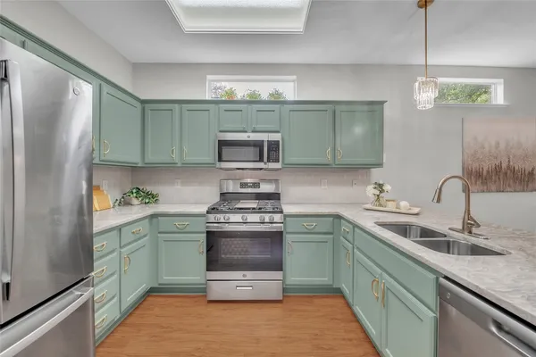 Property Slideshow image 2 of 20 | 134 whispering wind dr, Georgetown, TX, 78633