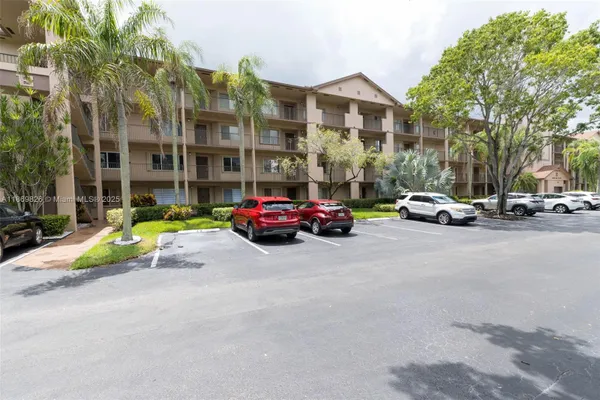 Property Slideshow image 2 of 28 | 12550 sw 15th st 205e, Pembroke Pines, FL, 33027