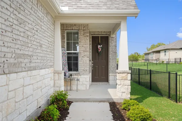 Property Slideshow image 3 of 38 | 902 saratoga ln, Georgetown, TX, 78633