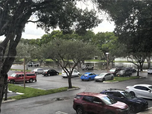 Property Slideshow image 3 of 34 | 1100 colony point cir 215, Pembroke Pines, FL, 33026