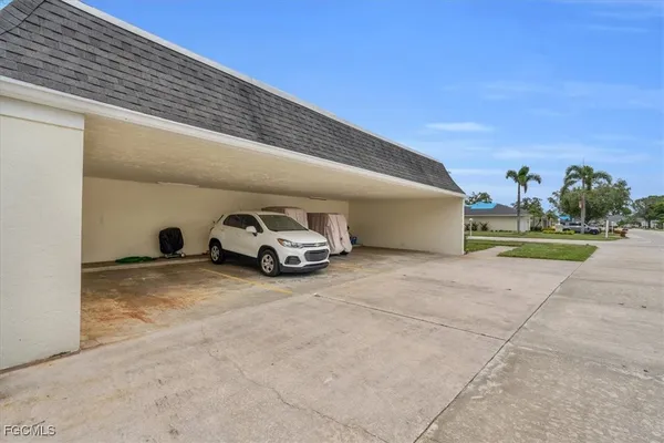 Property Slideshow image 3 of 35 | 1376 s brandywine cir apt 4, Fort Myers, FL, 33919