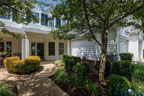 Property Slideshow image 2 of 47 | 2008 magnolia grove way, Midlothian, VA, 23113