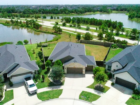 Property Slideshow image 2 of 34 | 5923 winding terrace ln, Fulshear, TX, 77441