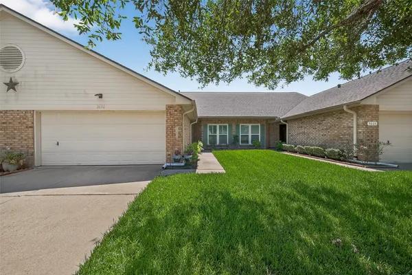 Property Slideshow image 2 of 47 | 3630 teakwood dr, Pearland, TX, 77584