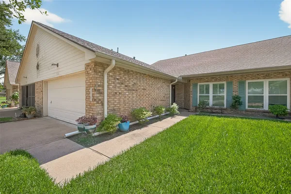 Property Slideshow image 3 of 47 | 3630 teakwood dr, Pearland, TX, 77584