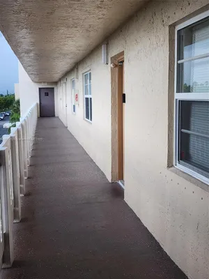 Property Slideshow image 2 of 5 | 425 se 11th ter apt 403, Dania Beach, FL, 33004