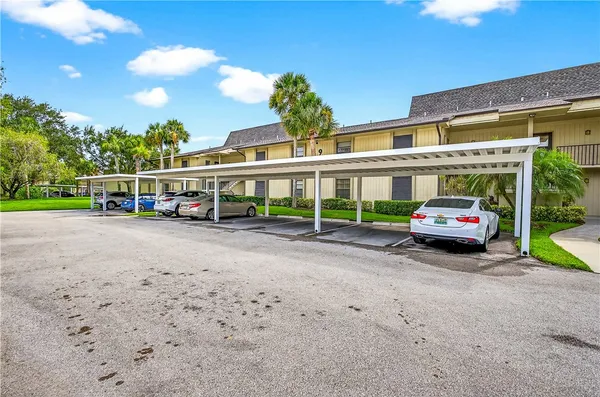 Property Slideshow image 2 of 35 | 9 plantation dr 201, Vero Beach, FL, 32966