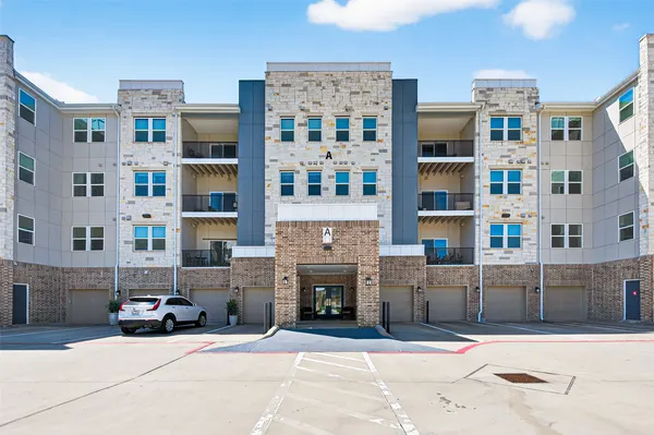Property Slideshow image 2 of 37 | 6804 westview dr apt 1207, Houston, TX, 77055