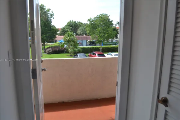 Property Slideshow image 2 of 17 | 300 s hollybrook dr 203, Pembroke Pines, FL, 33025