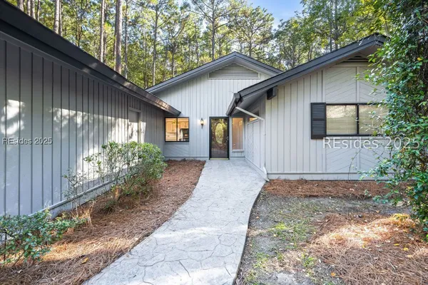 Property Slideshow image 3 of 43 | 29 arrow wood rd, Hilton Head Island, SC, 29926