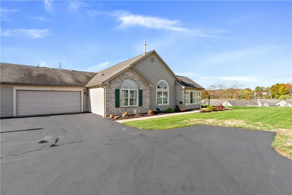Property Slideshow image 2 of 35 | 1143 cobblestone ln, Valencia, PA, 16059