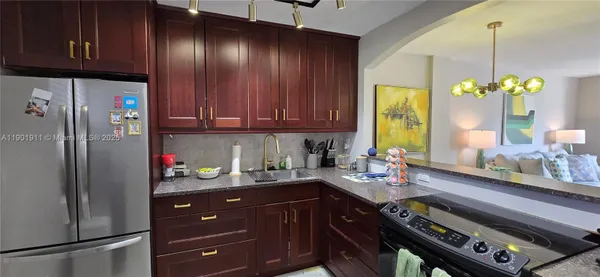 Property Slideshow image 2 of 25 | 2616 garden dr 106, Lake Worth, FL, 33461