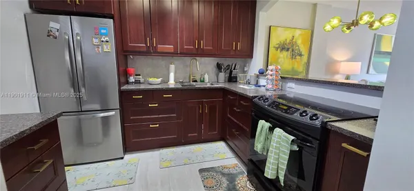 Property Slideshow image 3 of 25 | 2616 garden dr 106, Lake Worth, FL, 33461