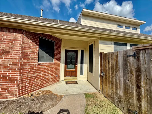 Property Slideshow image 3 of 33 | 1407 capri place ln, Pearland, TX, 77581