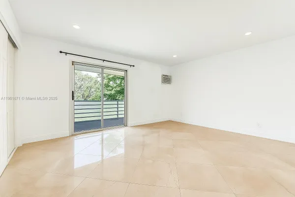 Property Slideshow image 3 of 11 | 390 tilford r r 390, Deerfield Beach, FL, 33442