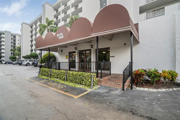 Property Slideshow image 3 of 36 | 5900 nw 44th st apt 202, Lauderhill, FL, 33319