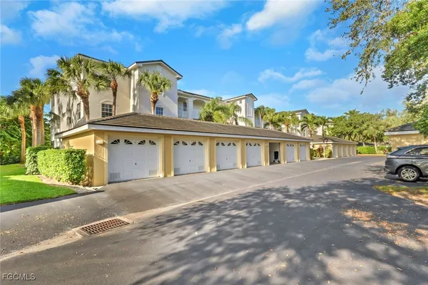 Property Slideshow image 3 of 36 | 3471 pointe creek ct 201, Bonita Springs, FL, 34134