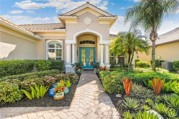 Property Slideshow image 2 of 39 | 11013 surrey pl, Fort Myers, FL, 33913