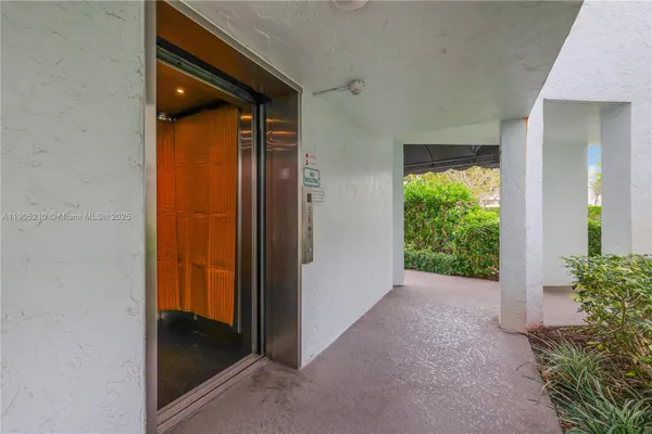 Property Slideshow image 3 of 35 | 6698 10th ave 218, Lake Worth, FL, 33467