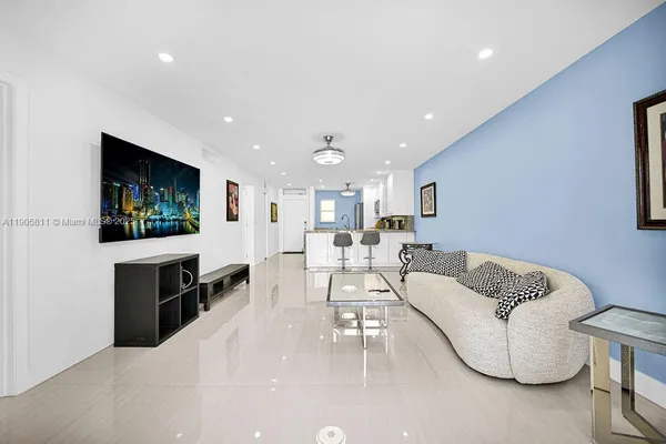 Property Slideshow image 3 of 25 | 410 se 2nd st 223, Hallandale Beach, FL, 33009
