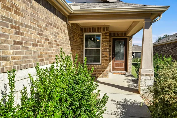 Property Slideshow image 3 of 28 | 215 comal ln, Georgetown, TX, 78633