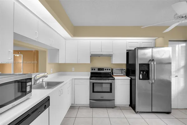 Property Slideshow image 2 of 18 | 550 sw 137th ave apt 208l, Pembroke Pines, FL, 33027