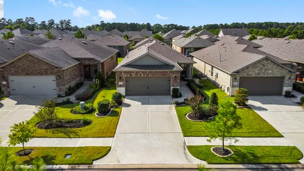 Property Slideshow image 2 of 42 | 242 flaxen chestnut, Spring, TX, 77382